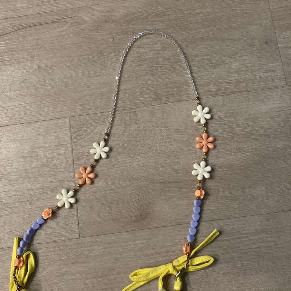 Mask chain - does not come with mask. Just for show. Never worn